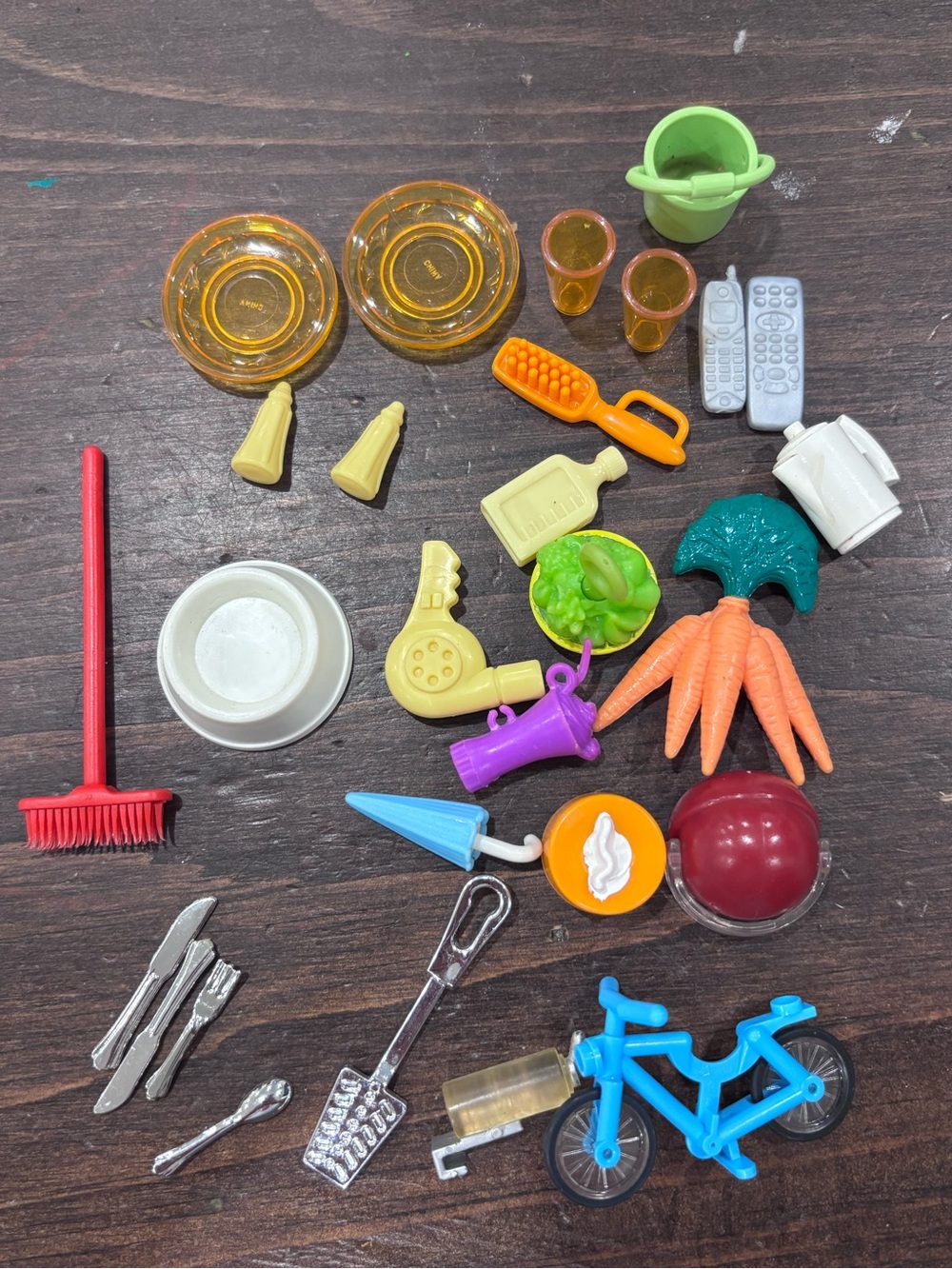 Miniature dollhouse accessories